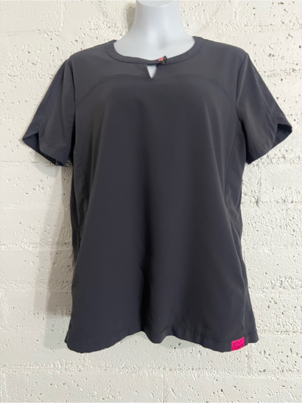 Betsey Johnson Womens Scrub Top L Gray Pink Lips Pockets Heart Button Keyhole A4
